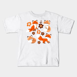 Foxes and flowers Kids T-Shirt